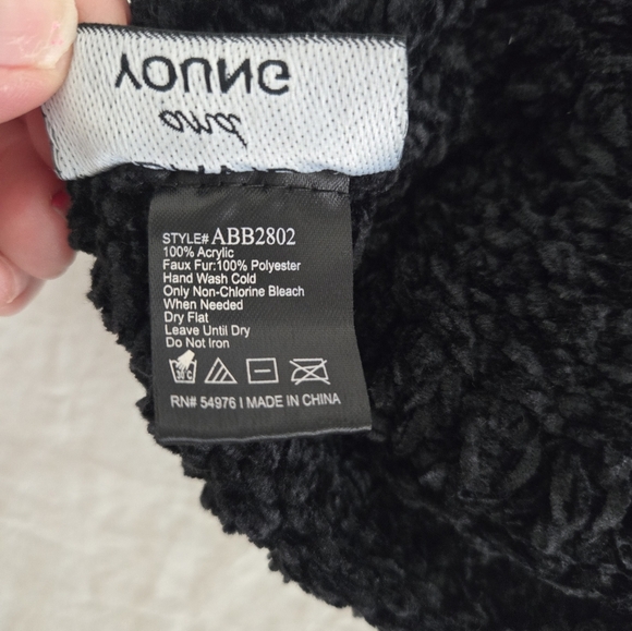 2-Piece D&Y David & Young Knitted Beanies Gray Black Soft Unisex - Picture 6 of 9